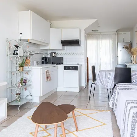 Appartement Les Pieds Dans L Eau Hyeres Exterior photo